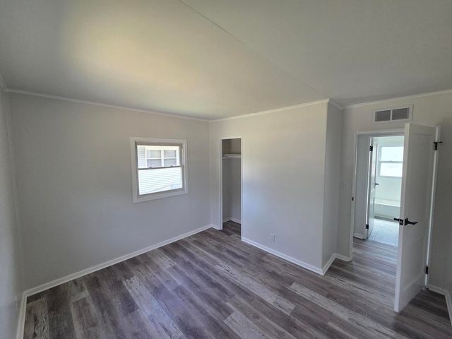 524 Amsterdam Street, Woodstock, IL 60098