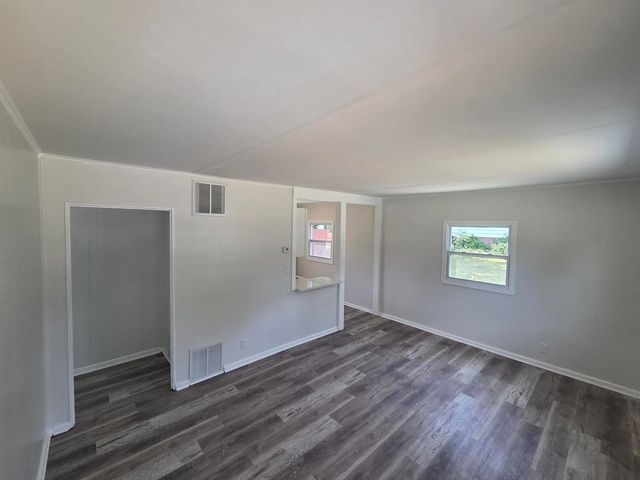 524 Amsterdam Street, Woodstock, IL 60098