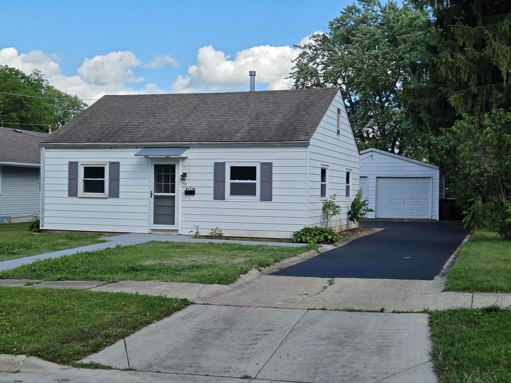 524 Amsterdam Street, Woodstock, IL 60098