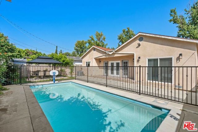 17434 Emelita Street, Encino, CA 91316