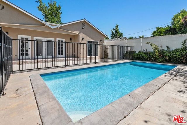 17434 Emelita Street, Encino, CA 91316