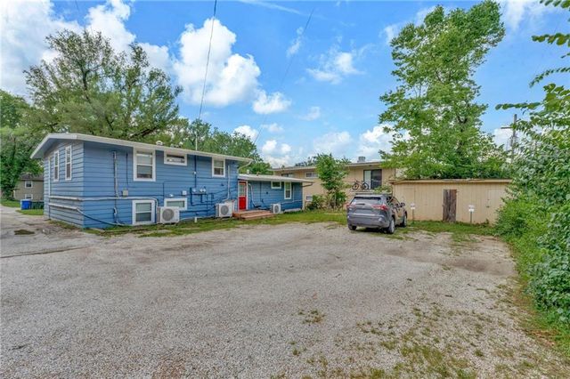 610 W 25th Street, Lawrence, KS 66046