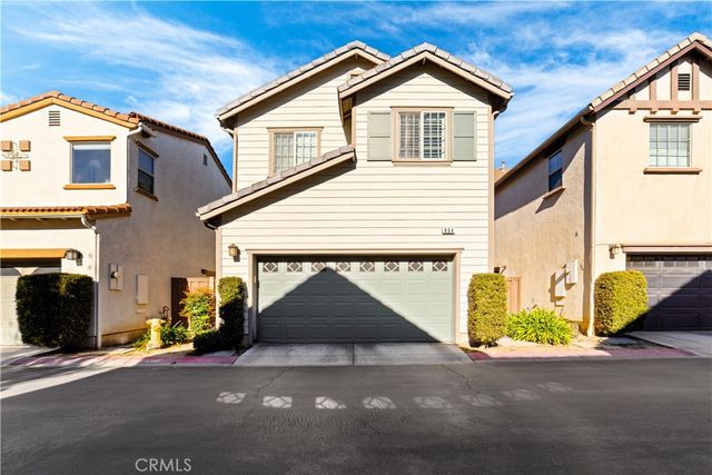 864 Calaveras, Corona, CA 92878