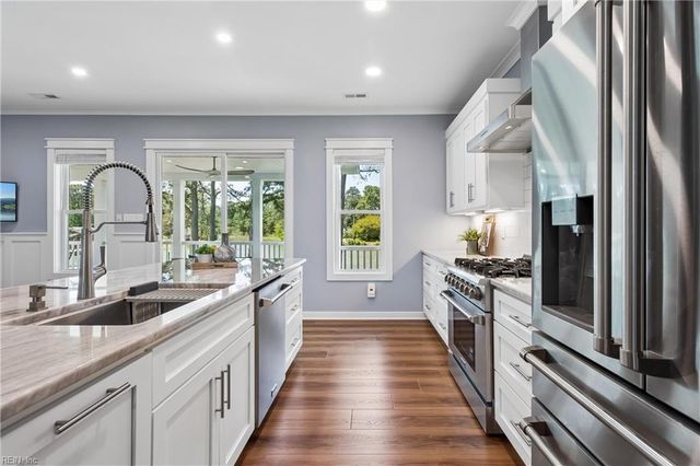 9262 Sylvia AVE, Hayes, VA 23072