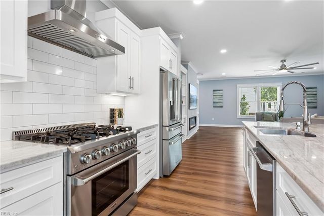 9262 Sylvia AVE, Hayes, VA 23072