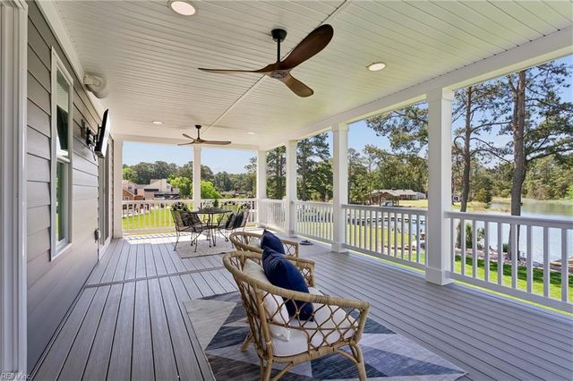 9262 Sylvia AVE, Hayes, VA 23072