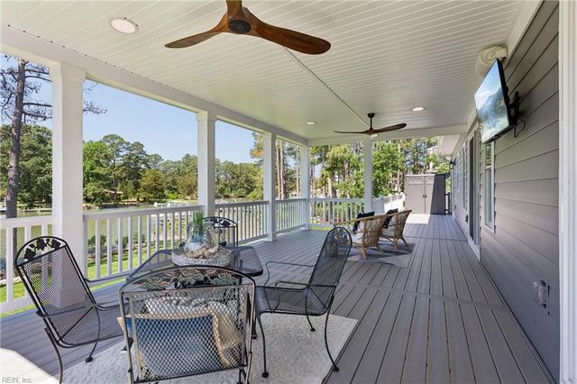 9262 Sylvia AVE, Hayes, VA 23072