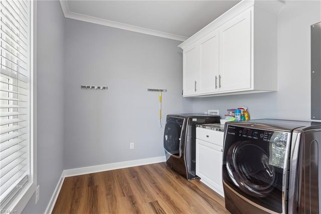 9262 Sylvia AVE, Hayes, VA 23072