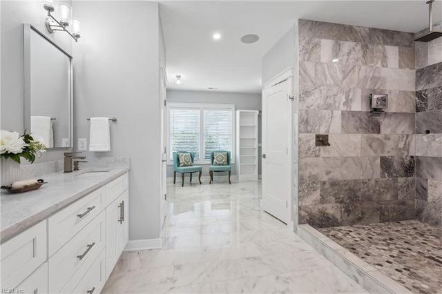 9262 Sylvia AVE, Hayes, VA 23072