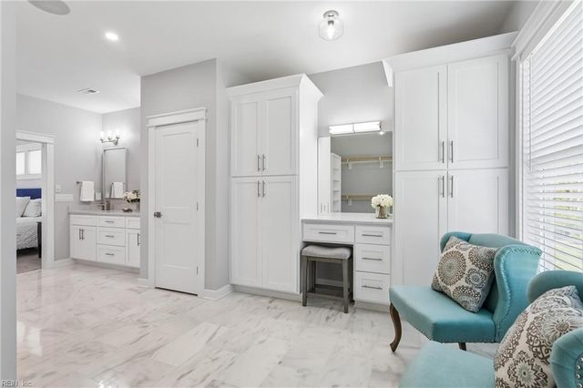 9262 Sylvia AVE, Hayes, VA 23072