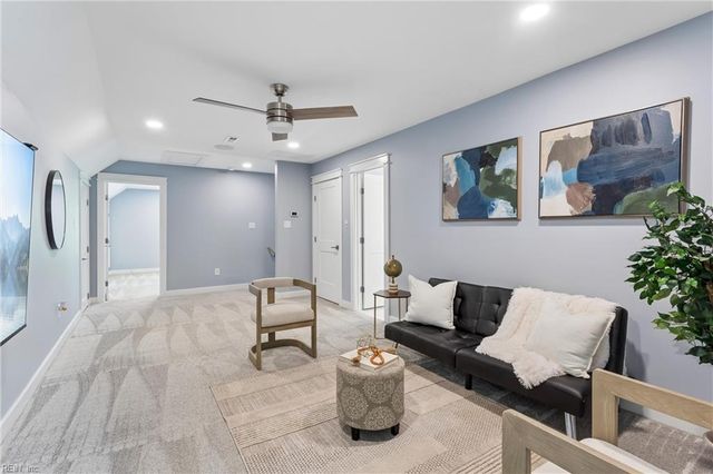 9262 Sylvia AVE, Hayes, VA 23072