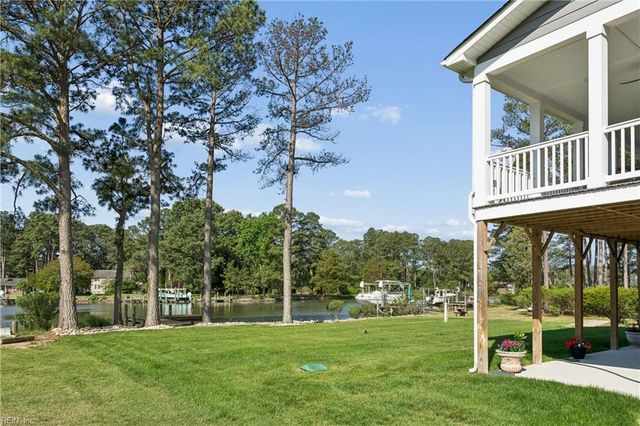 9262 Sylvia AVE, Hayes, VA 23072
