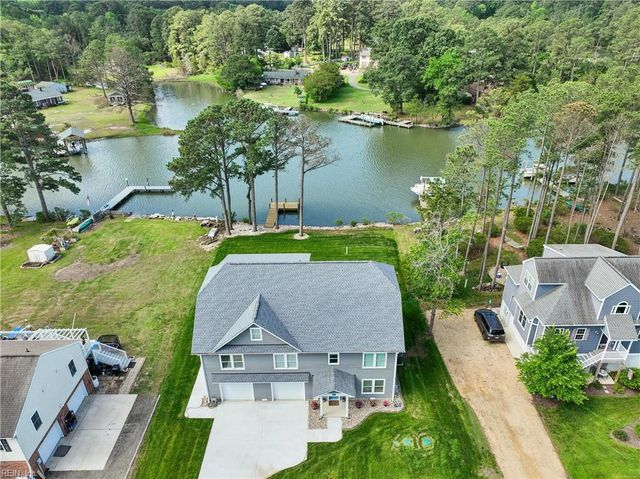 9262 Sylvia AVE, Hayes, VA 23072