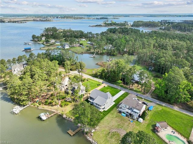 9262 Sylvia AVE, Hayes, VA 23072
