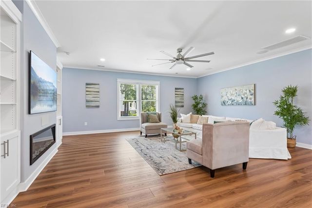 9262 Sylvia AVE, Hayes, VA 23072