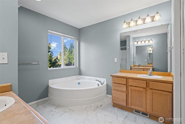 6529 Elizabeth Loop SE, Auburn, WA 98092