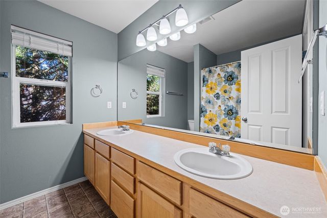 6529 Elizabeth Loop SE, Auburn, WA 98092