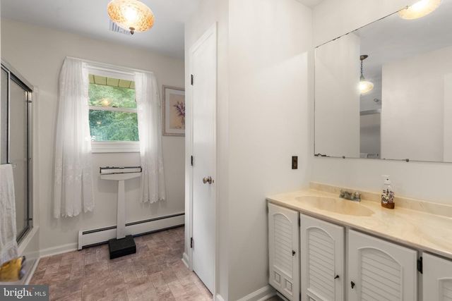 500 REEDS RD, Downingtown, PA 19335