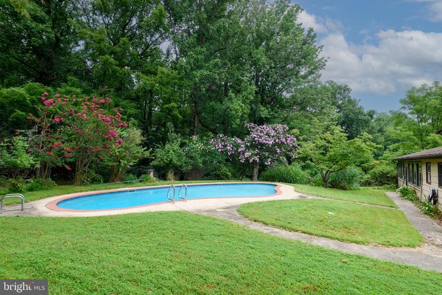 500 REEDS RD, Downingtown, PA 19335