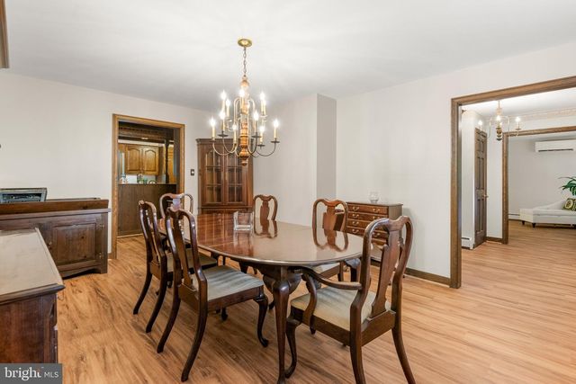 500 REEDS RD, Downingtown, PA 19335