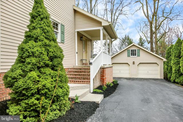 1851 BONNIE BLUE LN, Middletown, PA 17057