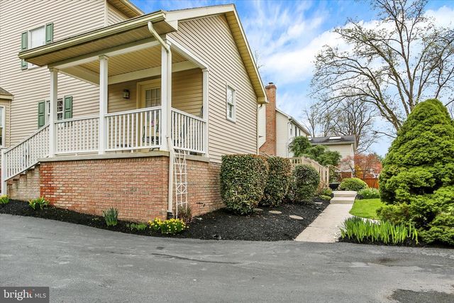 1851 BONNIE BLUE LN, Middletown, PA 17057