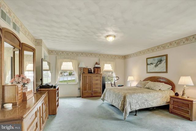 1851 BONNIE BLUE LN, Middletown, PA 17057