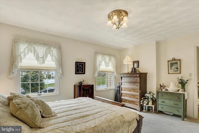 1851 BONNIE BLUE LN, Middletown, PA 17057