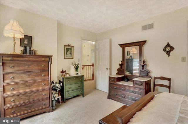 1851 BONNIE BLUE LN, Middletown, PA 17057