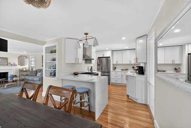 9 Milton Rd, Barrington, RI 02806