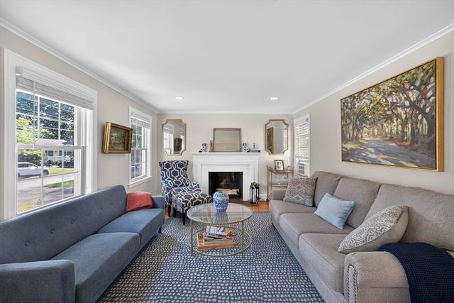 9 Milton Rd, Barrington, RI 02806