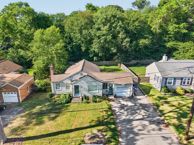 9 Milton Rd, Barrington, RI 02806