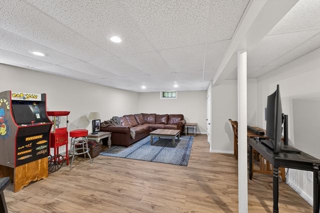 9 Milton Rd, Barrington, RI 02806