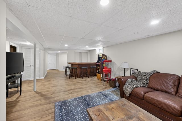 9 Milton Rd, Barrington, RI 02806