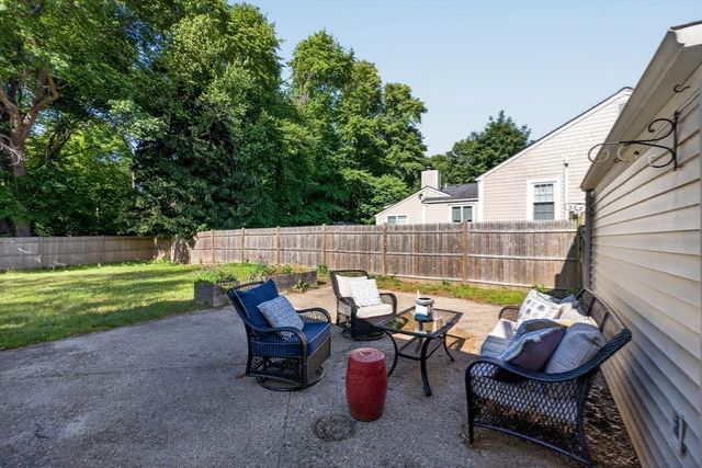 9 Milton Rd, Barrington, RI 02806