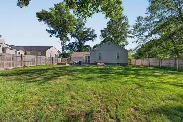 9 Milton Rd, Barrington, RI 02806