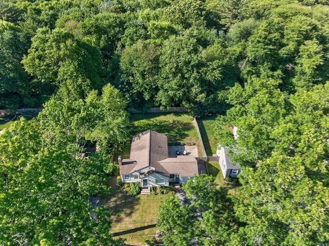 9 Milton Rd, Barrington, RI 02806