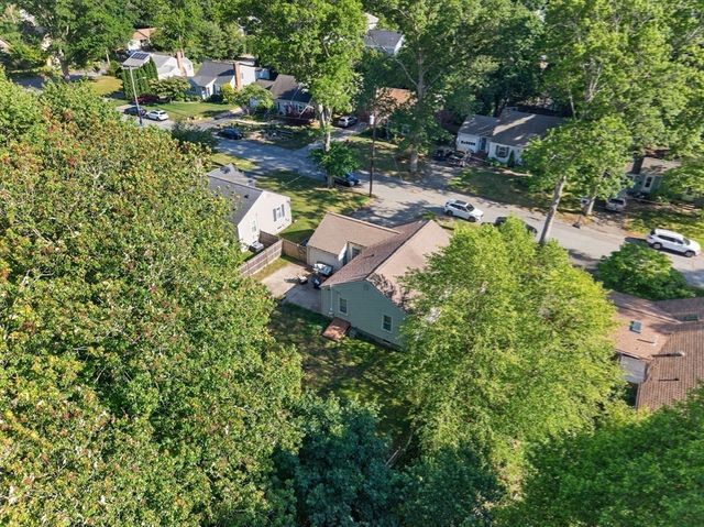 9 Milton Rd, Barrington, RI 02806