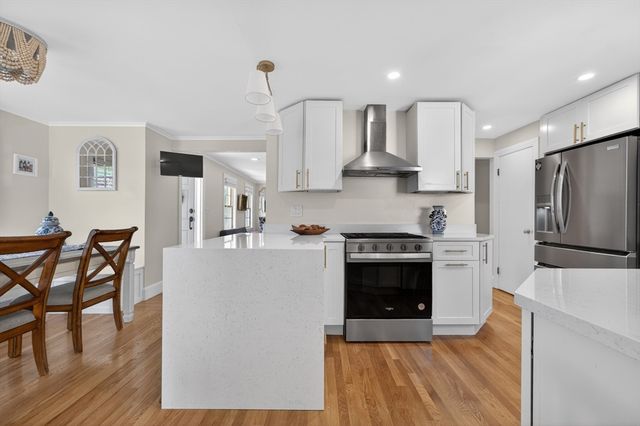 9 Milton Rd, Barrington, RI 02806