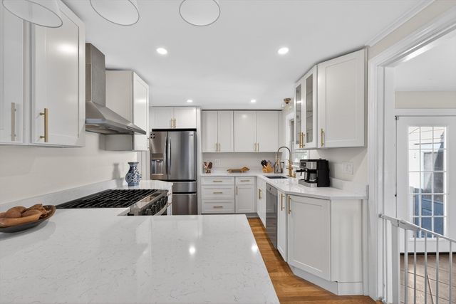 9 Milton Rd, Barrington, RI 02806