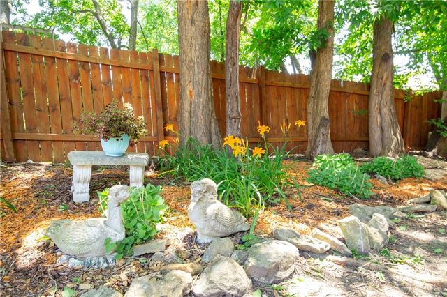 11629 BOND Street, Overland Park, KS 66210