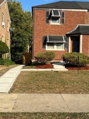 8521 S Saint Lawrence Avenue, Chicago, IL 60619