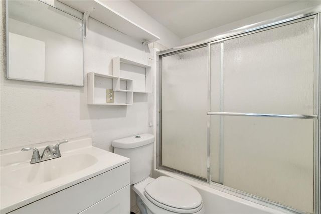 6207 N MANHATTAN AVENUE, Tampa, FL 33614