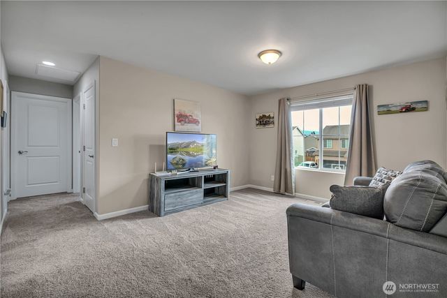 963 Bondgard Avenue, Enumclaw, WA 98022