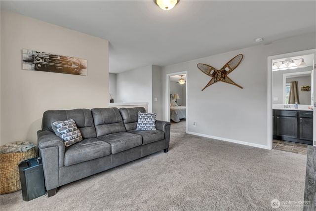 963 Bondgard Avenue, Enumclaw, WA 98022