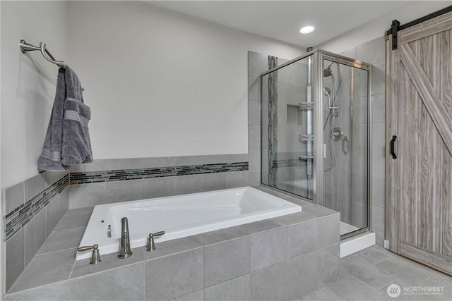 963 Bondgard Avenue, Enumclaw, WA 98022