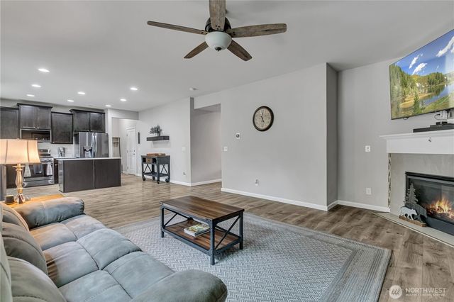 963 Bondgard Avenue, Enumclaw, WA 98022