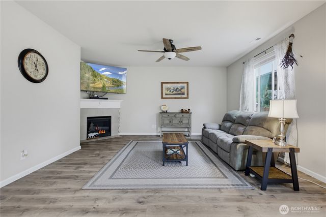 963 Bondgard Avenue, Enumclaw, WA 98022