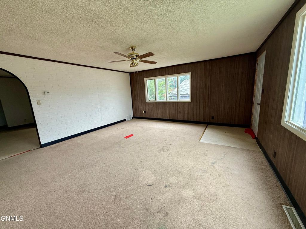 501 Cascade Street, Wolf Point, MT 59201 photo 3