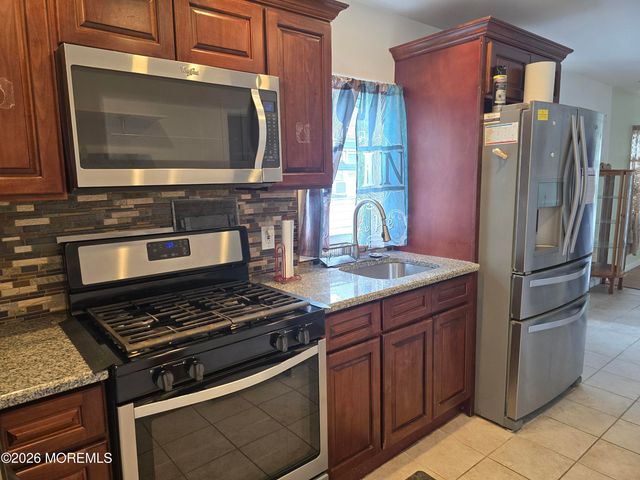 17 Birchwood Drive, Cliffwood, NJ 07735